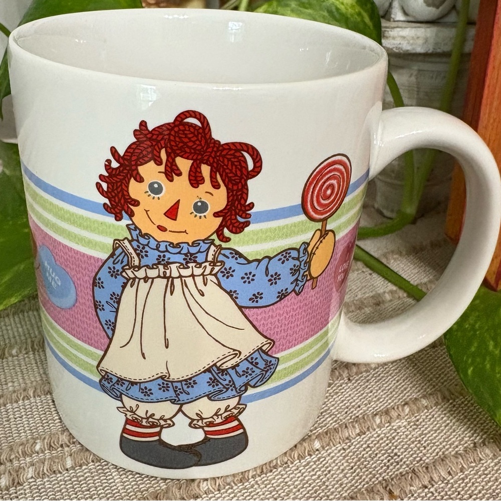 Raggedy Ann/Andy Ceramic 10oz. Mug with Lollipop/ Heart Design - euc